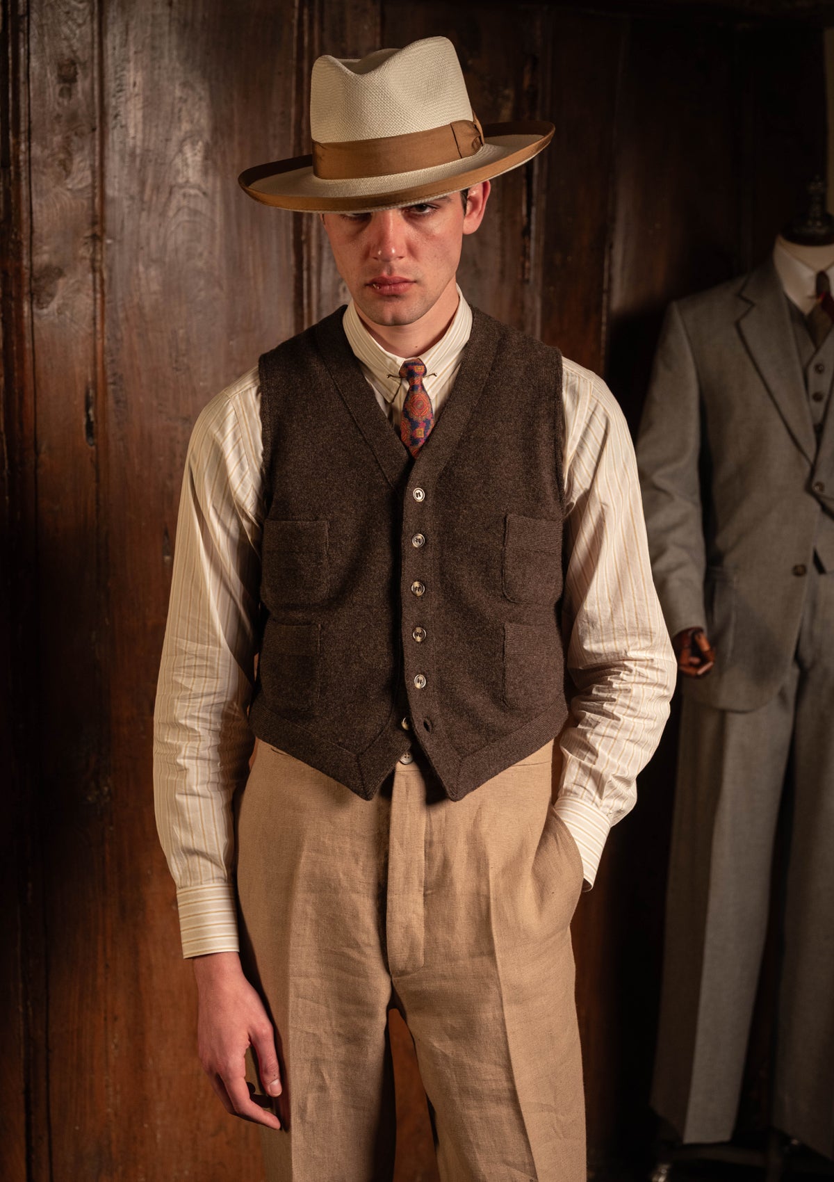 Burford Sleeveless Knitted Vest - Thatchwood – Thomas Farthing London