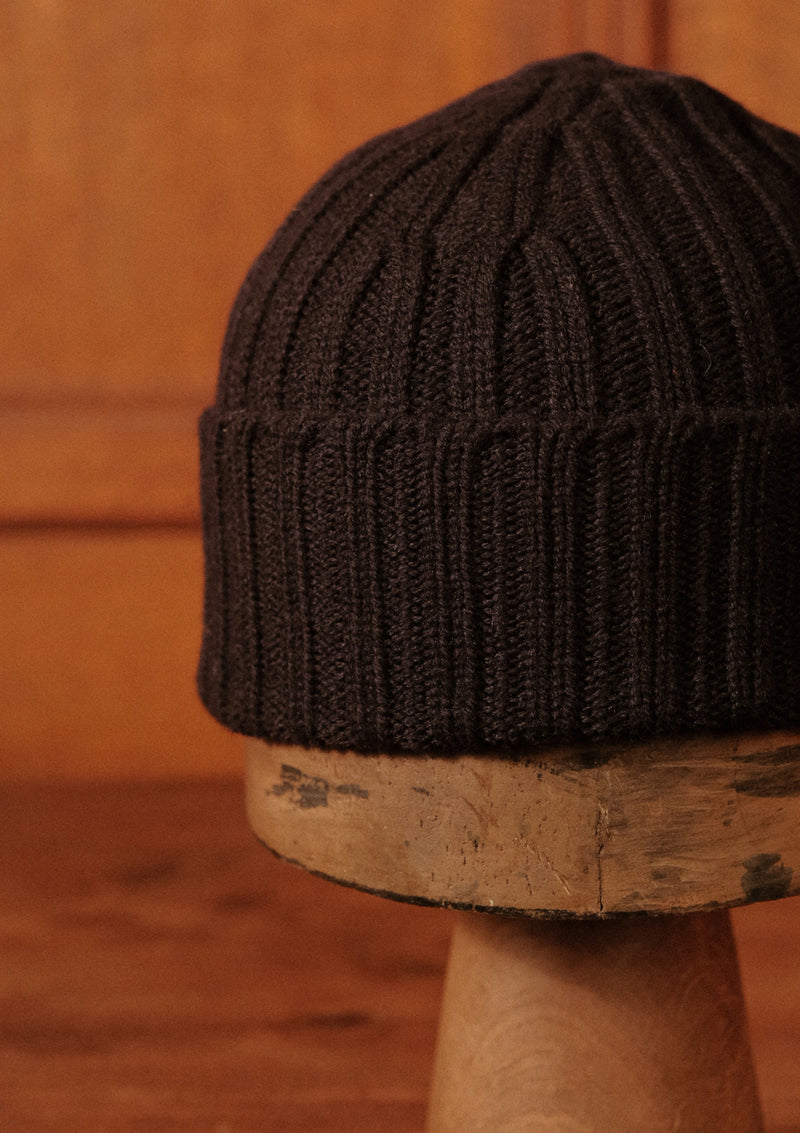 Lambswool Ribbed Beanie Hat - Navy – Thomas Farthing London