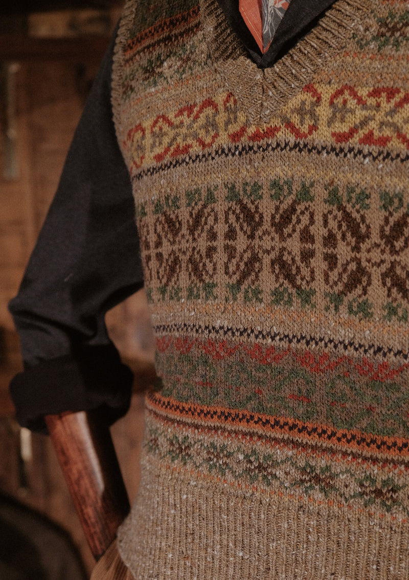 Lambert V-Neck Lambswool Fair Isle - Amber Pines