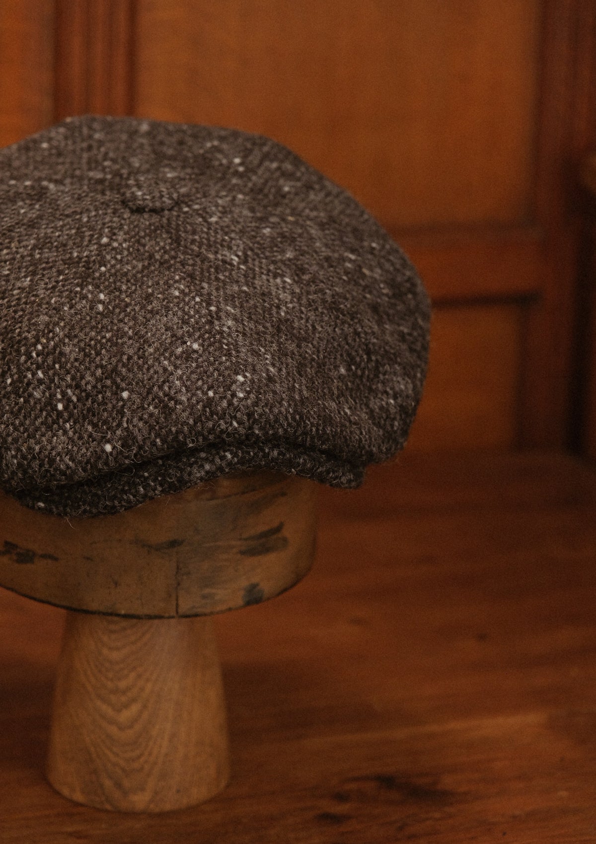 Stanton Baker Boy - (Wide-Width) Black Grain Donegal Tweed