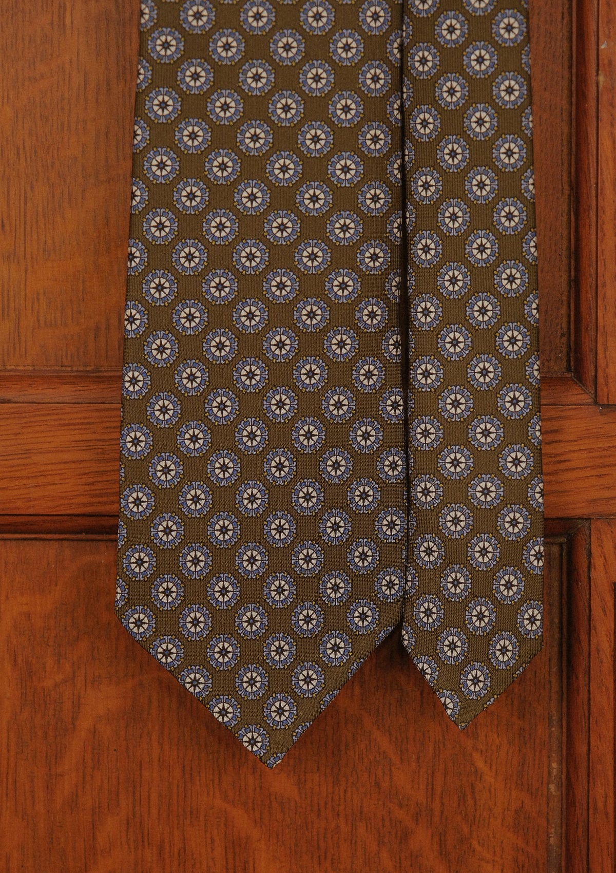 medallion necktie