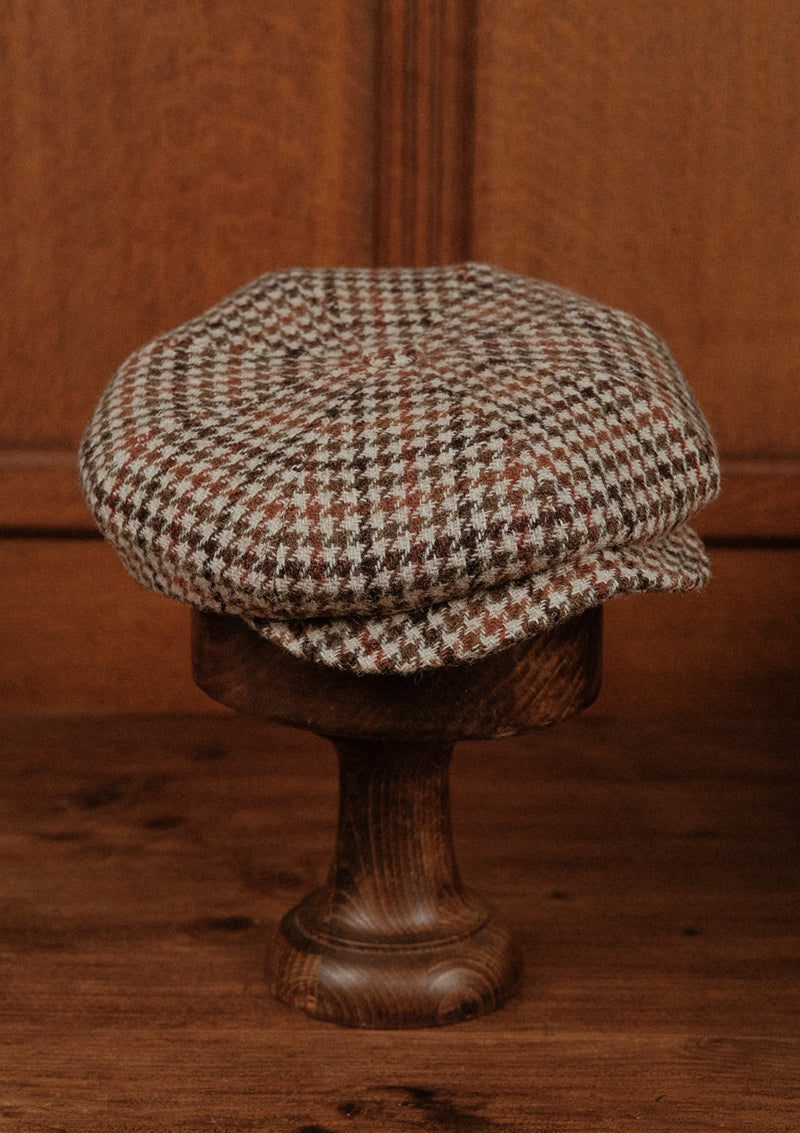 Torrington Baker Boy - (Mid Width) Camel Houndstooth Harris Tweed